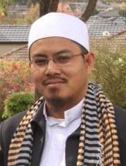 Ustadz saya mau nanya, apa benar kalau belajar ilmu agama dari internet itu sanadnya terputus? berbeda dengan kalau kita belajar secara langsung dengan ... - Taufik-Hamim7