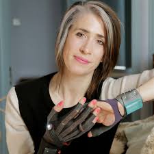 Imogen Heap demonstrates Mi.Mu gloves Imogen Heap wearing the old and new versions of the glove - Imogen-Heap-and-Mi.Mu-gloves_dezeen_1
