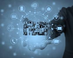 técnico de soporte remoto ayudando a usuario personalizado amable oficina casa foto, generada por IA