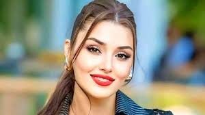 خبر روز | عکس تیپ متفاوت هانده ارچل در کنار دریا | گلی شی