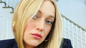 Inside Dakota Fanning’s Casual Lunch Outing With Elle Fanning and Gus Wenner
