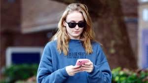 Sophie Turner's Errand Outfit Says She's the Ultimate Swiftie—and a 
Sneakerhead