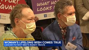 Randy Travis travels to Chicago, fulfills woman's wish to meet him at City of Hope Chicago cancer hospital
