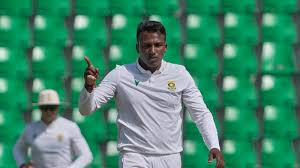 South Africa struggles against Pakistan spinners to reach 216-6 on day two in Lahore