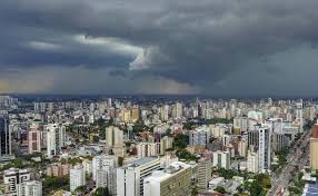 Alerta de tempestade com ventos de até 100 km/h coloca cidades do Paraná em perigo; confira a previsão