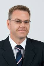 Dr.-Ing. Robert Dust ist seit 2011 Professor für Supply Chain Management an ...
