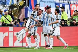 Não é só artilheiro: Messi se isola como maior 'garçom' das Copas após assistência em gol contra a Suíça
