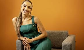 Patrícia Poeta recebe honraria máxima na França por carreira de sucesso