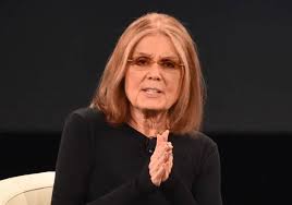 Quem era Gloria Steinem, ícone do feminismo, que morreu aos 92 anos