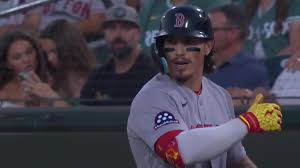 Jarren Duran appears upset with Willson Contreras for not running home