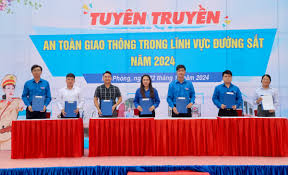 Tuyên truyền an toàn giao thông đường sắt với thanh niên năm 2024