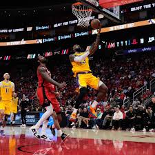 NBA: Lakers derrotam Rockets e garantem vaga nas semifinais da Conferência Oeste