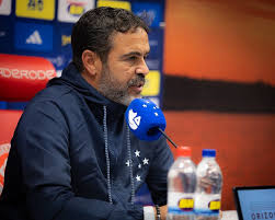 Artur Jorge perde poder no Cruzeiro, apesar do contrato até dezembro de 2030