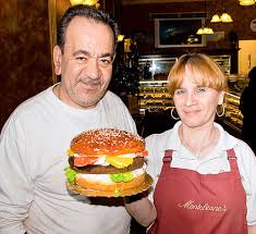 Résultat de recherche d'images pour "cheeseburger that looks like cake"