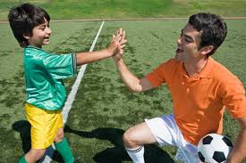 Resultado de imagen de FOTOS DE PADRES EN EL FUTBOL