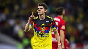 Israel Reyes viaja a Europa, con clubes de Italia y Países Bajos peleando su fichaje post-Mundial