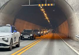 Stengte tunnel etter bilstans