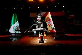 Ayuso cancela resto de su gira por México ante numerosas protestas