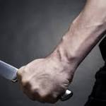 زوج يطعن زوجته طعنة في