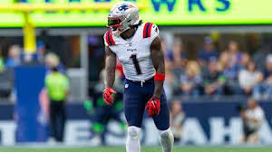 Analysis: Patriots place WR A.J. Brown on injured reserve, sign DT DaQuan Jones
