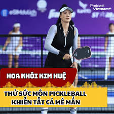 Hoa khôi bóng chuyền Kim Huệ thi đấu pickleball khiến triệu fan mê mẩn