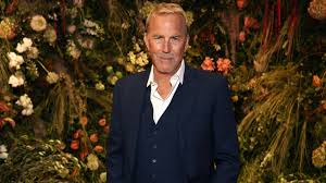 Kevin Costner Recalls Heartwarming Christmas Gift to His Father