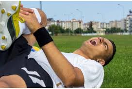 Résultat de recherche d'images pour "sportif soigné sur place par la chaleur"