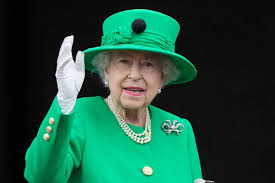 Elizabeth II 100 anos: a 'rainha pop' que uniu os britânicos em crises, guerras e dilemas da monarquia
