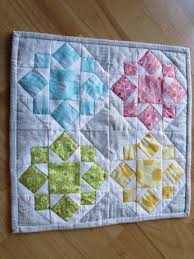 Résultat de recherche d'images pour "embroidery blocks in miniature quilts"