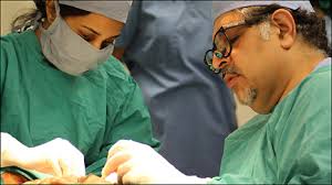 Dr Mohammed Ali Jawad at work (right) - 091118123428_surgeon_466