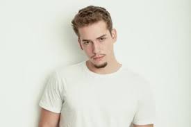 Pietro Antonelli, filho de Giovanna Antonelli e Murilo Benício, assina com a Globo e vai estrear em novela