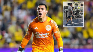 Luis Ángel Malagón deja la silla de ruedas y vuelve a caminar; buenas noticias para el América