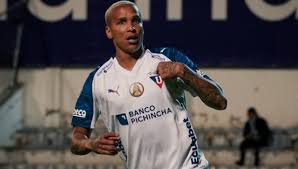 Com Deyverson no comando do ataque, LDU recebe o Lanús em confronto direto pela Libertadores