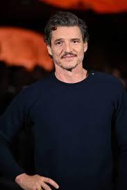 Pedro Pascal: El cambio radical en su apariencia para los Premios de la Ciencia y la Tecnología