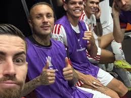Jogadores do Fla tranquilizam após paralisação por invasão: 'Estamos bem'