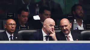 “Como uma bela música”... Será que Infantino foi vaiado nos jogos da Espanha e da França?