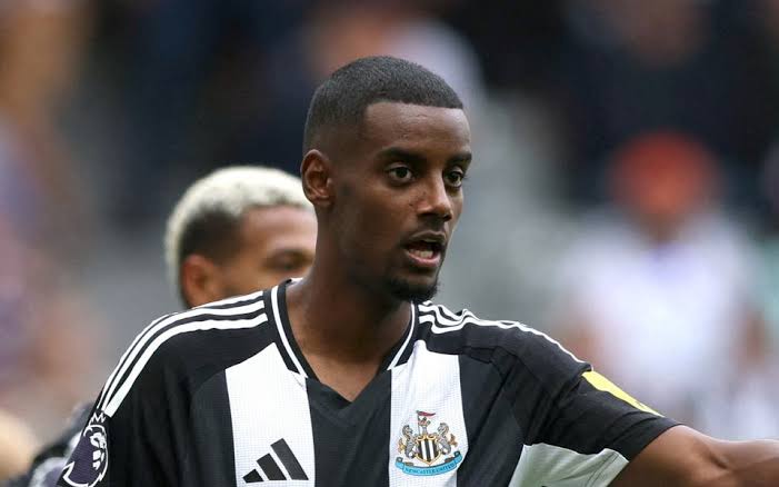 Alexander Isak injury latest: Eddie Howe delivers update on Newcastle  striker before Everton clash | The Standard