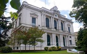 ¿Cuánto tiempo pasará antes de que los bancos de la Provincia de Buenos Aires vuelvan a abrir sus sucursales a las 10 de la mañana? ¿Cuál es el nuevo horario de atención que está afectando a los ciudadanos?