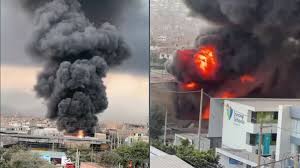 ¡Alerta SJL! Incendio Devasta Fábrica y Vecinos Exigen Acción Urgente