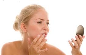 Hasil gambar untuk tips merawat kulit wajah yang kusam