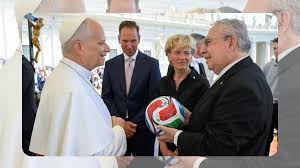 Mundial 2026 en el Vaticano: Embajador mexicano sorprende al Papa León XIV con un obsequio muy especial