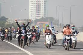 Kết quả hình ảnh cho đi xe máy trên đường cao tốc