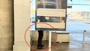 Herjer på flyplassen: - Snyter passasjerene