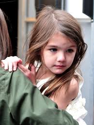 Suri Cruise Katie Holmes Jacke. Is this Suri Cruise the Actor? Share your thoughts on this image? - suri-cruise-katie-holmes-jacke-1652257778