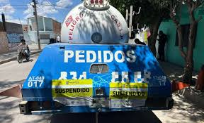 Suspenden unidad por carga ilegal de gas en la capital