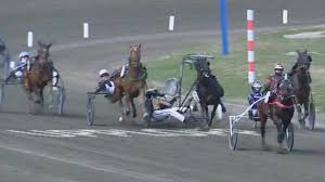 Kastas i backen mitt under loppet