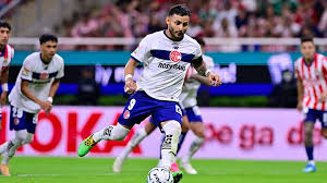 ¡Con clase! Alexis Vega le anotó al Tala Rangel con un penalti a lo Panenka