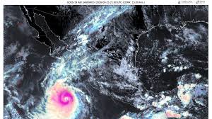 Huracán Polo se mantiene en categoría 5 y amenaza con lluvias muy fuertes a seis estados