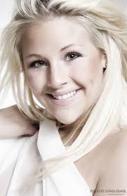 Beskrivning: Camilla Håkansson var med i Idol 2009. Nu bloggar hon på finest om livet som artist - 81171