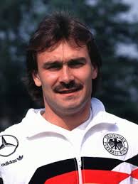 Der langjährige Bayern-Torhüter Raimund Aumann machte 1990 kein Spiel für ...